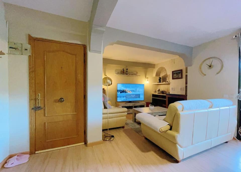 Apartamento De Lujo Vergel Suite ซาน มาร์่ติน เด วาลเดเกลเซียส ภายนอก รูปภาพ